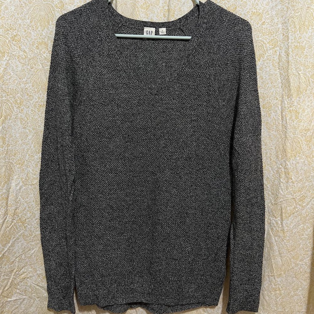 GAP v-neck sweater